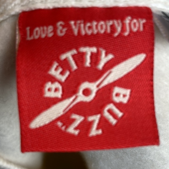 Betty Buzz Blake Lively Women’s Crewneck Sweatshirt Sz M Cozy Comfy Gossip Girl - Picture 14 of 16